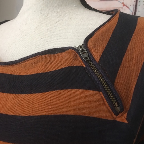 SOLD 🚫 J. Crew stripe top - Picture 3 of 3